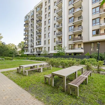 Pieskowa Skala 15 Prestige By Bookinghost *